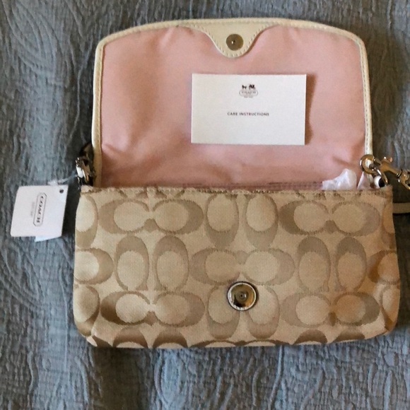 Coach wristlet. - Picture 2 of 3